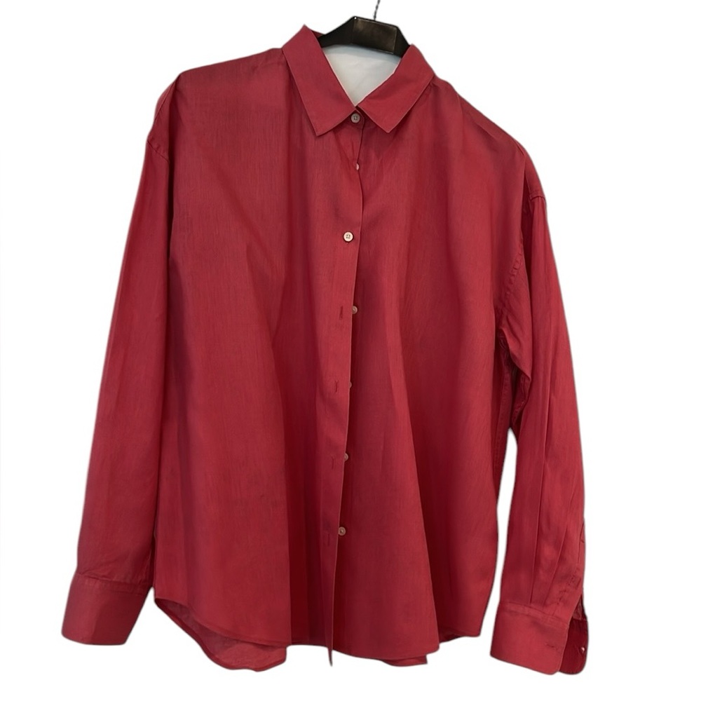 UNIQLO. EUC. Lovely. Easy fit 100% linen button down shirt. Smoke fr…